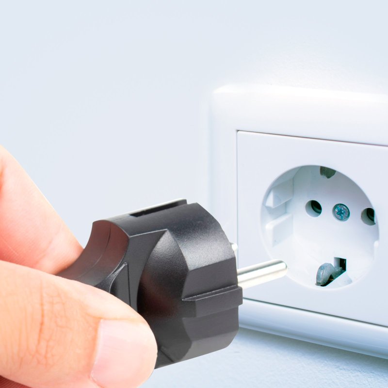 Power cord with Schuko plug and IEC