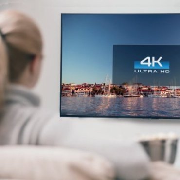 Cable with 2 male DisplayPort connectors